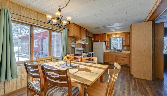 Lakefront Townsend Cabin w/Fire Pit & Dock! in Townsend