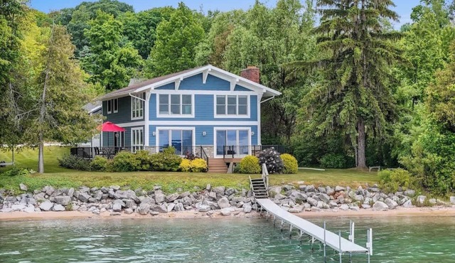 LakeHaus Vibes + Hot Tub