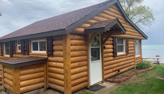 Lakeside Cabin with a Touch of Vintage Charm and All the Modern Conveniences