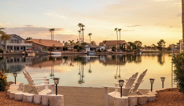 Lakeside Paradise: Hot Tub, Pool, Golf & Games