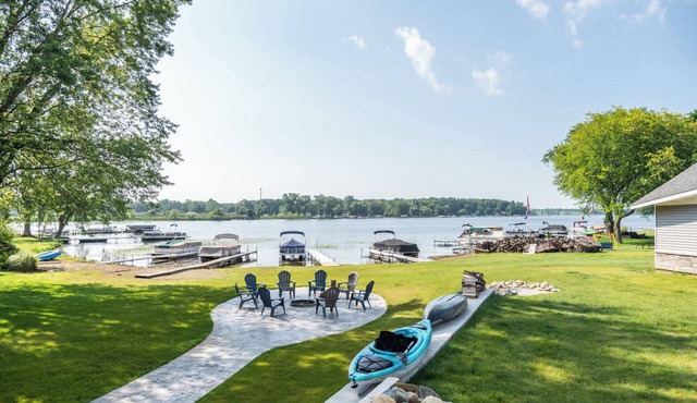‼️Lakeview Retreat‼️ | 6BR w/Hot Tub Bliss