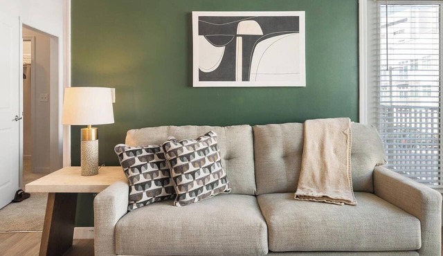 Landing | Modern 2BD, Clubhouse in Tarpon Springs