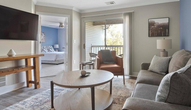 Landing | Modern 2BD, Pool, Gym