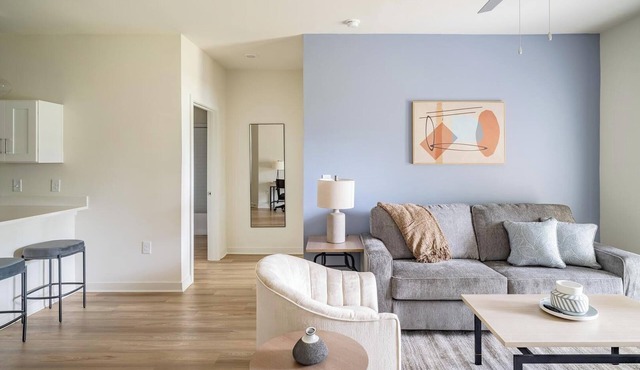 Landing | Stunning 2BD, Gym, Pool