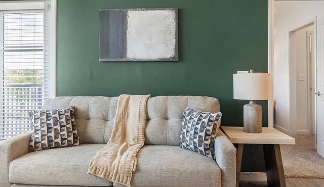 Landing | Stunning 2BD, Clubhouse in Tarpon Springs