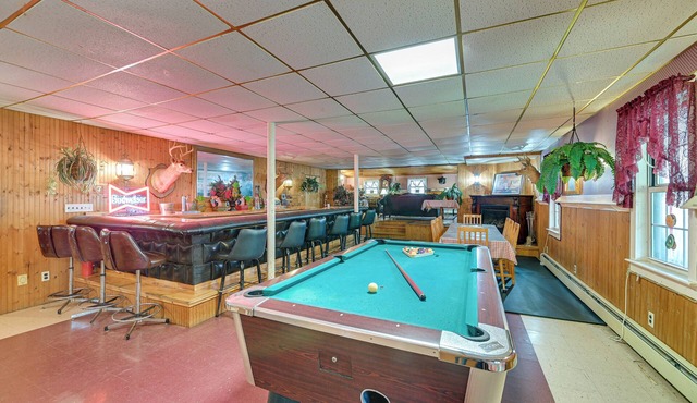 Lanesville Home w/Pool Table, Bar & Deck!