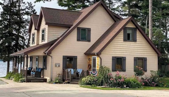 Large 5 bedroom Lodge on the Beach at Northwoods Resort