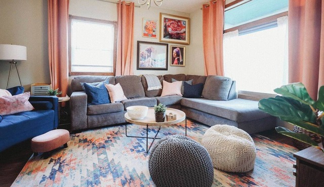 Large 5BR for Groups – Sleeps 12! Stocked Kitchen