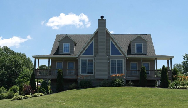 Large Finger Lakes Getaway - 5 BR with Bath Access!