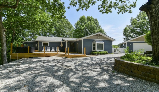 Large private home | Hot tub | Mins to Silver Dollar City!