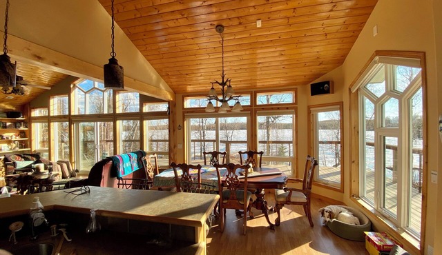 Large Upscale Lakefront Home- midway between Anchorage & Denali National Park in Willow
