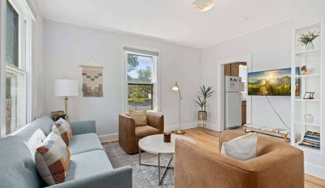 Light & Lovely Modern Farmhouse in Old Town