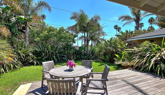 Little Palm Cottage - Steps from Shoreline Park, walk to beach, live like a local