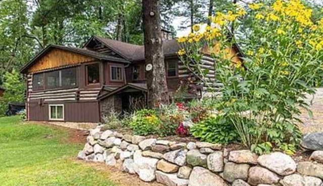 Log Cabin in White Lake!