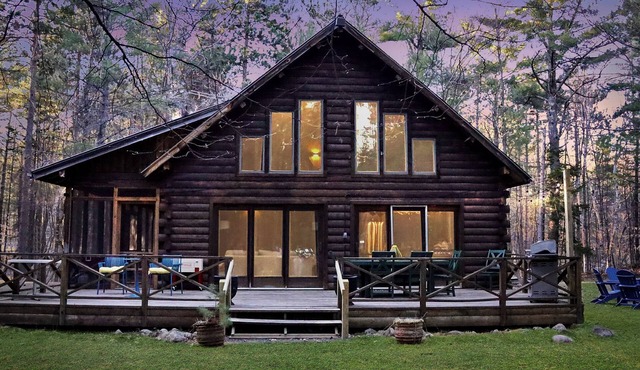 Log Cabin w/Hot Tub - close to Whiteface