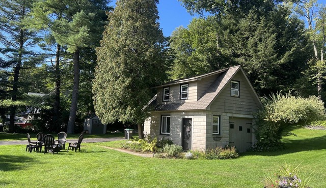 Looking for a getaway? This is the perfect cottage for you. Pet friendly!