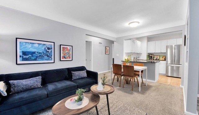 Lovely Home in R. Oak near Birmingham! Gorgeous, pet-friendly, king bed, deck!