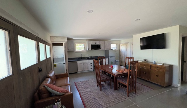 Lovingly Designed Carriage House abutting the foothills in coveted Newlands. in Boulder