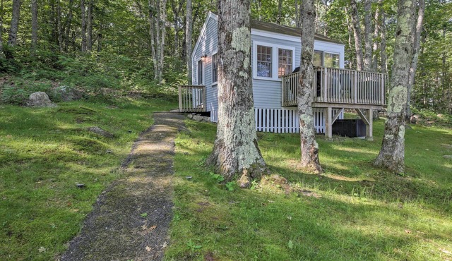 Lush Edgecomb Studio Cottage w/Fire Table! in Edgecomb