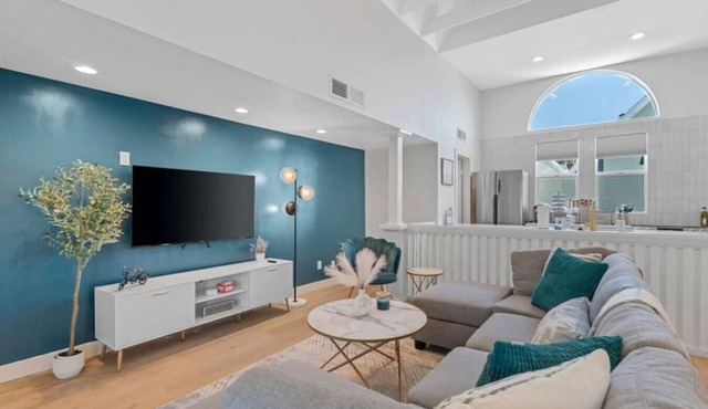 Lux Desert Oasis | Pool Table, Parking, Location