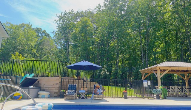 Lux Entire Home, Pool, Hot Tub, Game Room, Sleep12