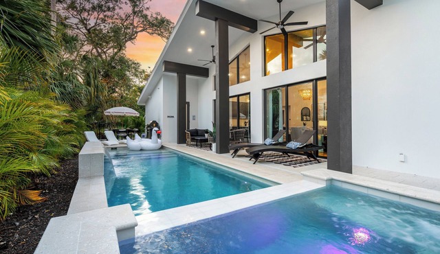 Lux Pelican's Perch | Heated Pool + Hot Tub + Gym