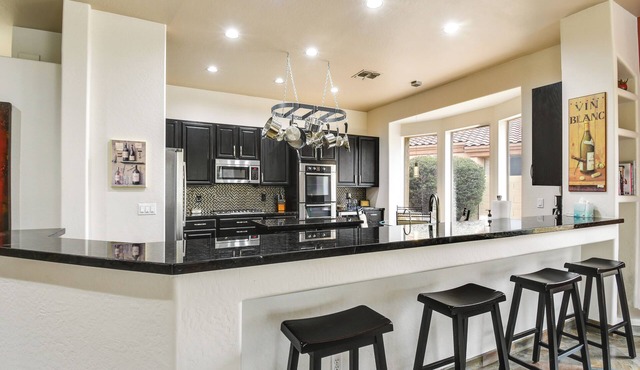 Luxe Couples Retreat w/Pool & Outdoor Kitchen!