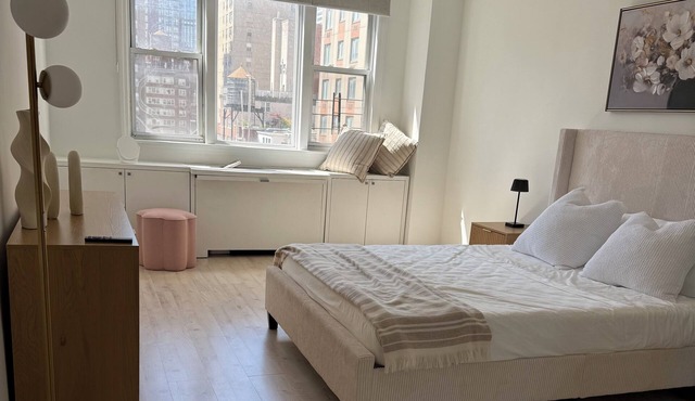 Luxurious 2 Bedroom- Midtown Manhattan apartment with Empire State Building View