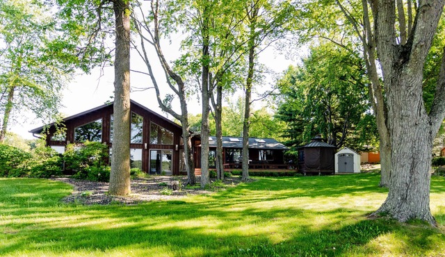 Luxurious Lake McKenzie Cabin Getaway ~ Recently Remodeled! EV Charger on Site