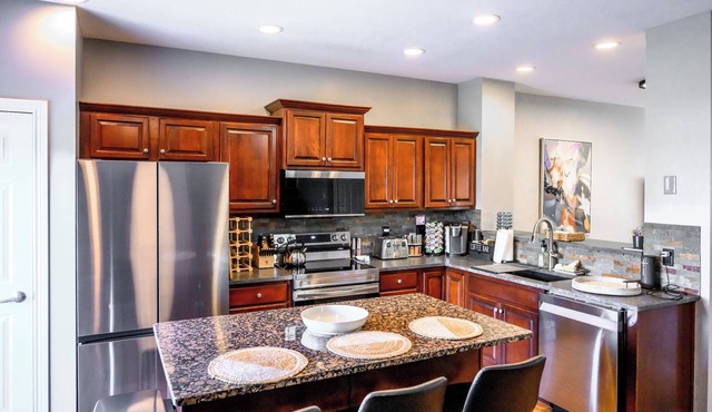Luxurious Retreat Right Next to the University of Notre Dame – Sleeps 20+!