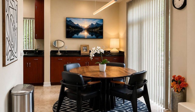 Luxury 3 bedroom smart home condo in Sawtelle
