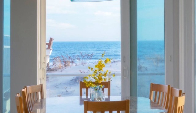LUXURY 8 BDRM OCEANFRONT HOUSE W/POOL, JACUZZI & HOT TUB FACING THE OCEAN!