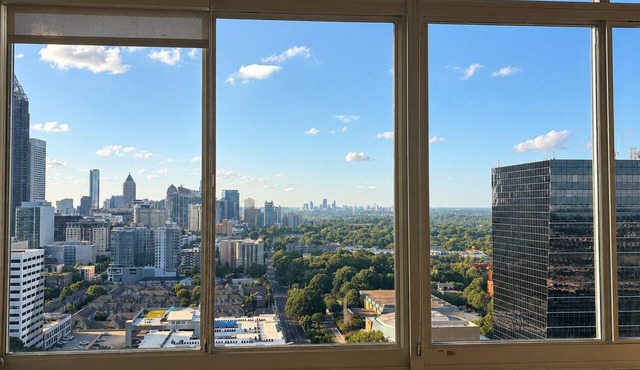 Luxury Downtown Loft Skyline Views Walk Everywhere