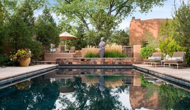 Luxury Estate with Soothing Hot Tub