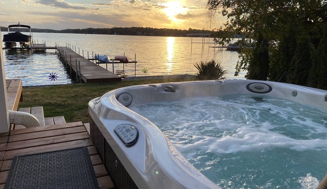 Luxury lake house on amazing Klinger Lake