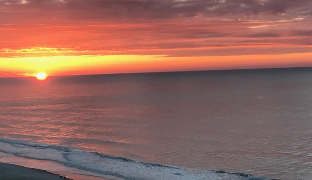 Luxury Margate 4bdrm condo with ocean view.10% off summer weeks!