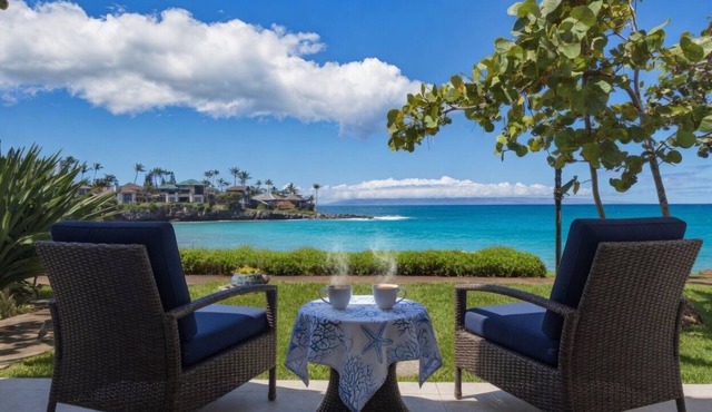 Luxury Point Oceanfront Napili Condo, Rare A Unit, Turtles, Sunsets, Renovated in Lahaina