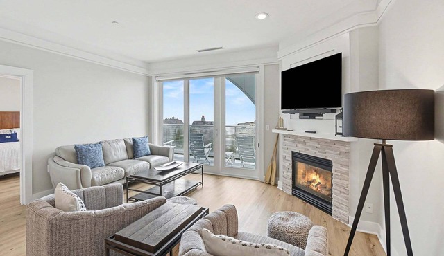 Maritime Lakeview Suite 409: Enjoy stunning lake views in Bay Harbor, MI.