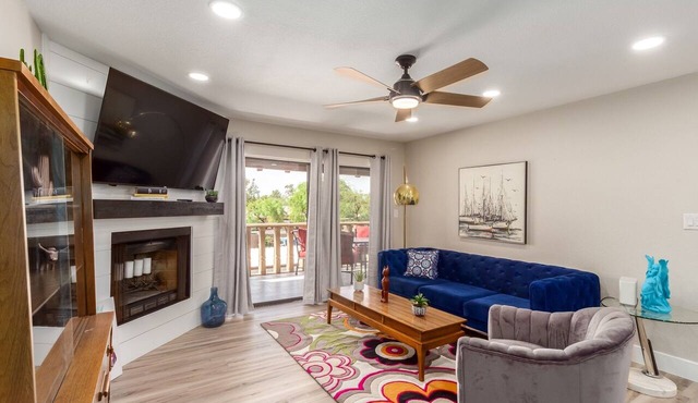 McCormick Ranch Condo! Walk to Restaurants & Shops