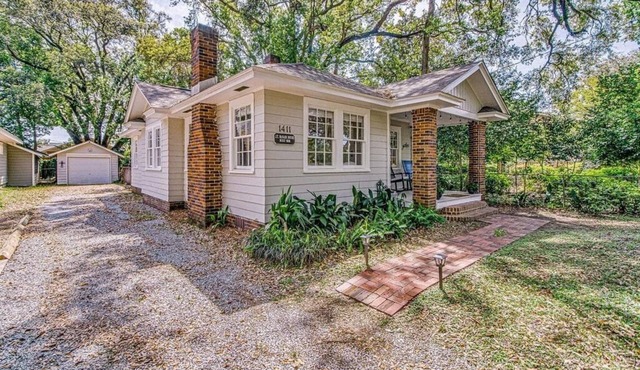 McNair Cottage 5 blocks from Bay, downtown, and 10 minutes from Pensacola Beach