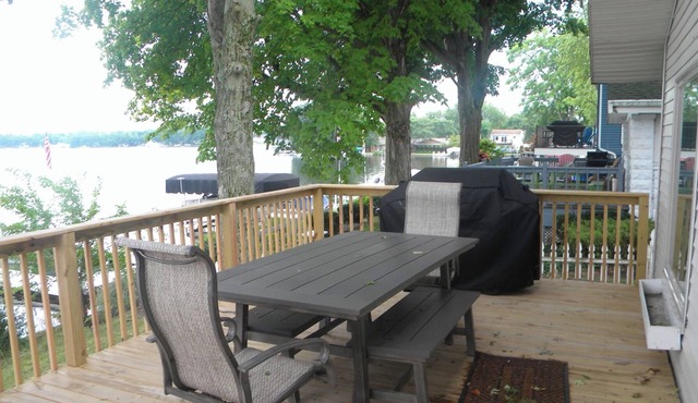 Mermaid Waterfront Villa with Pier on Lake Webster