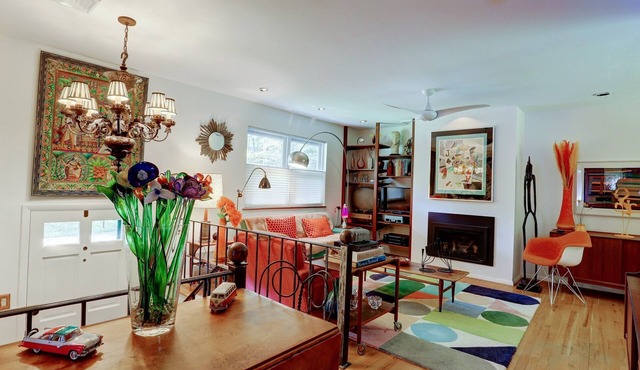Mid-Century Modern House Convenient to All that Woodstock has to Offer.