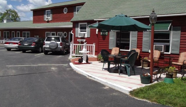 Midway Lodging in Cornish