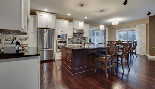 MINNESTAY* Excelsior Commons ★ HomeTheater ★ Massage Chair ★ Minnetonka ★ Office