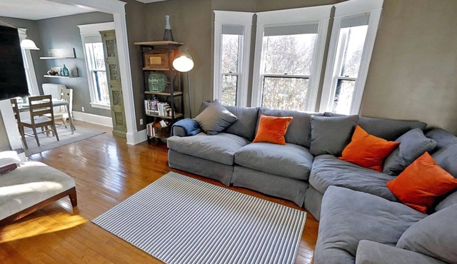 MINNESTAY* Linden Hills Luxury Charmer ★ Walk to Lake Harriet ★ Groups Welcome