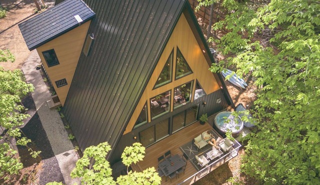 Modern Aframe with River Views, Sauna, Hot Tub