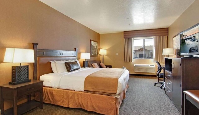 Modern Elegance in the Heart of Utah! Indoor Pool, Free Breakfast, Free Parking!
