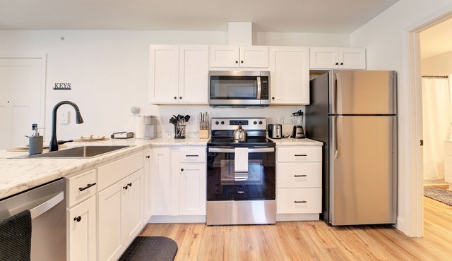 Modern Escape in Central Auburn Only 3miles to Bates College - 1BD, 1BA
