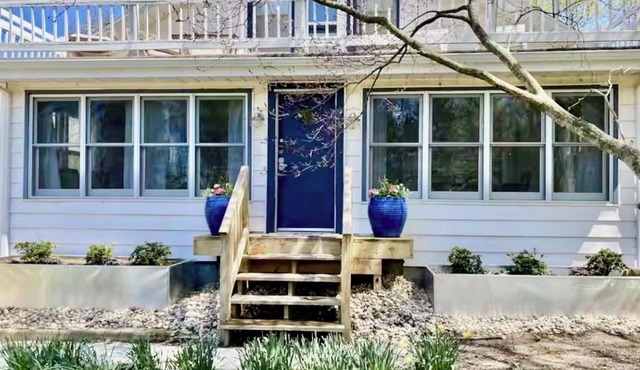 Modern Farmhouse, Sleeps 8, North of St. Joseph
