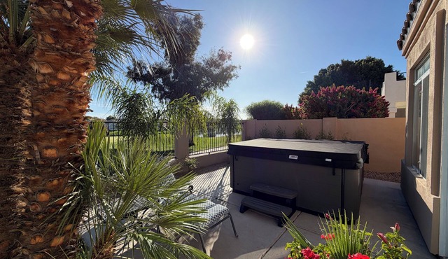 Modern Golf Course/Water View House with Hot Tub - 3 Bedroom - 2 King Mattresses